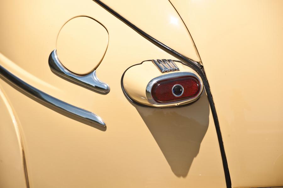  Ford Super Deluxe Convertible Coupe 1948 года  (фото 9 из 26)